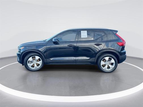 2020 Volvo XC40 T4 Momentum