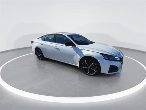 2025 Nissan Altima SR FWD