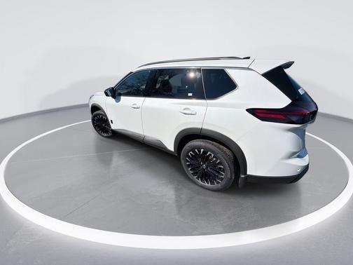 Everest White Pearl Tricoat 2026 Nissan Rogue Dark Armor