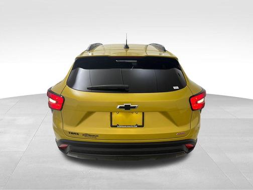 Nitro Yellow Metallic 2024 Chevrolet Trax FWD 2RS