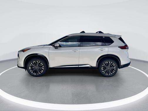Everest White Pearl Tricoat 2026 Nissan Rogue Platinum