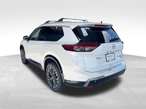 Everest White Pearl Tricoat 2026 Nissan Rogue Platinum