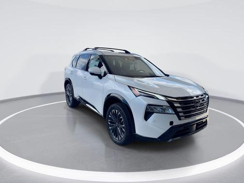 Everest White Pearl Tricoat 2026 Nissan Rogue Platinum
