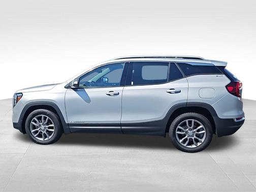 Quicksilver Metallic 2022 GMC Terrain SLT