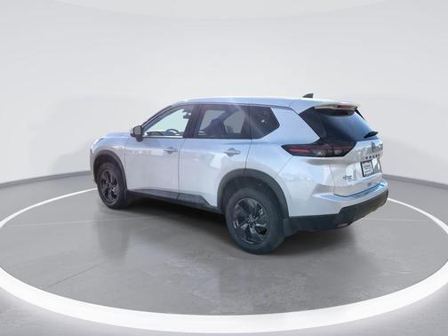 Everest White Pearl Tricoat 2026 Nissan Rogue SV