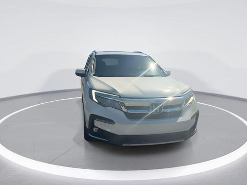 White Diamond Pearl 2019 Honda Pilot Touring 8-Passenger