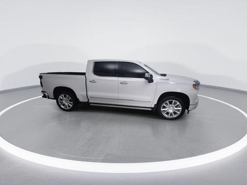 Iridescent Pearl Tricoat 2023 Chevrolet Silverado 1500 High Country