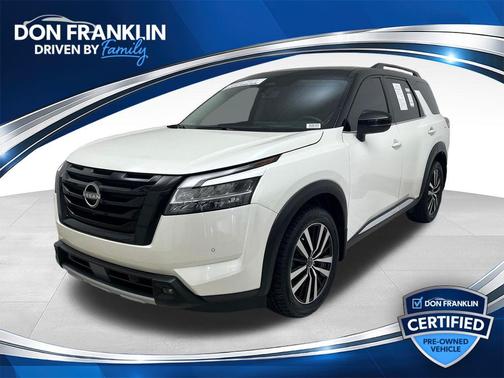 Pearl White Tricoat/Super Black 2024 Nissan Pathfinder Platinum 4WD