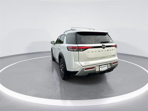 2025 Nissan Pathfinder Platinum 4WD
