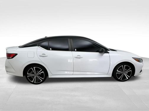 Aspen White/Super Black 2021 Nissan Sentra SR
