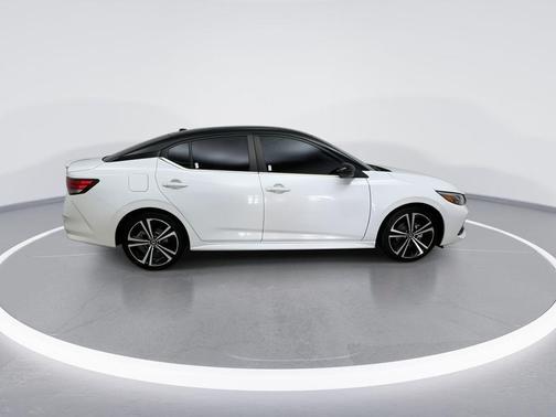 Aspen White/Super Black 2021 Nissan Sentra SR