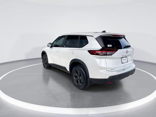 Everest White Pearl Tricoat 2026 Nissan Rogue SV
