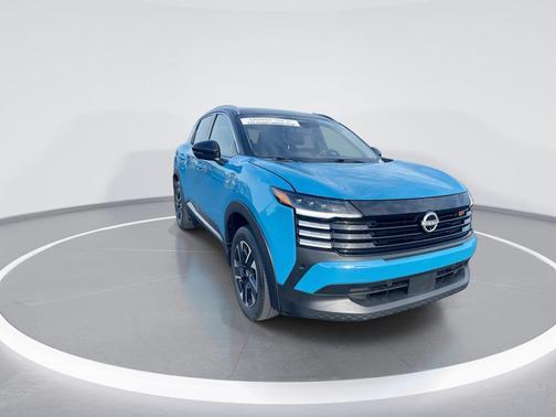 Arctic Ice Blue Metallic/Super Black 2025 Nissan Kicks SR