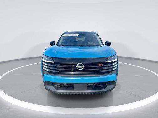Arctic Ice Blue Metallic/Super Black 2025 Nissan Kicks SR