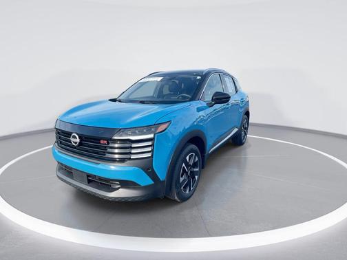 Arctic Ice Blue Metallic/Super Black 2025 Nissan Kicks SR