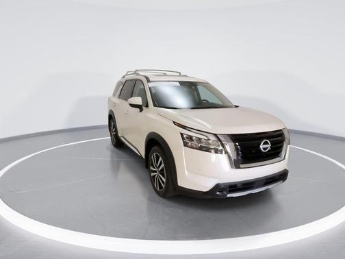 Pearl White Tricoat 2024 Nissan Pathfinder Platinum FWD
