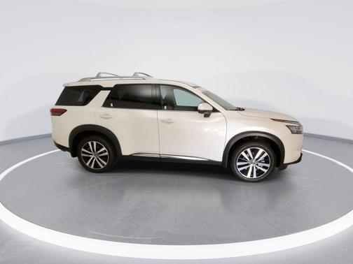 Pearl White Tricoat 2024 Nissan Pathfinder Platinum FWD