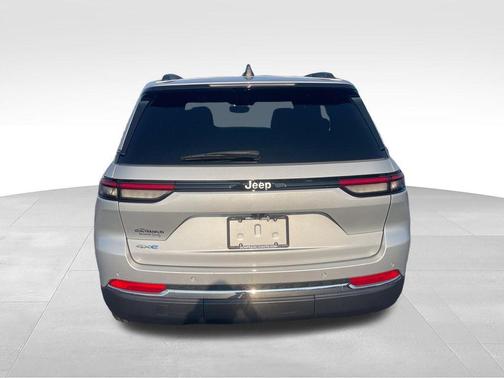 Silver Zynith 2024 Jeep Grand Cherokee 4xe Base