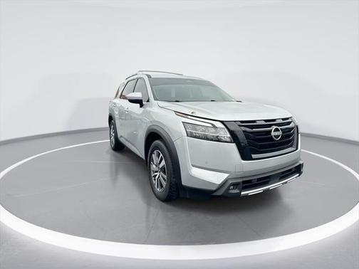 2023 Nissan Pathfinder SL 4WD