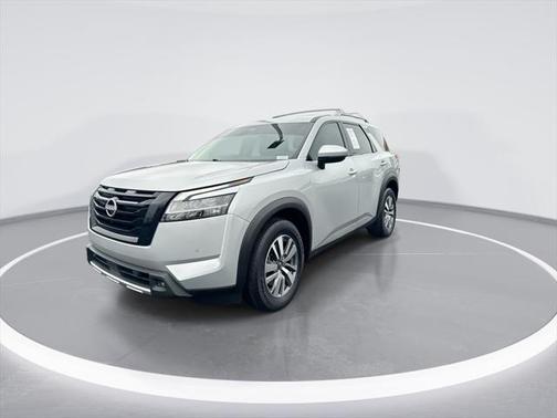 2023 Nissan Pathfinder SL 4WD