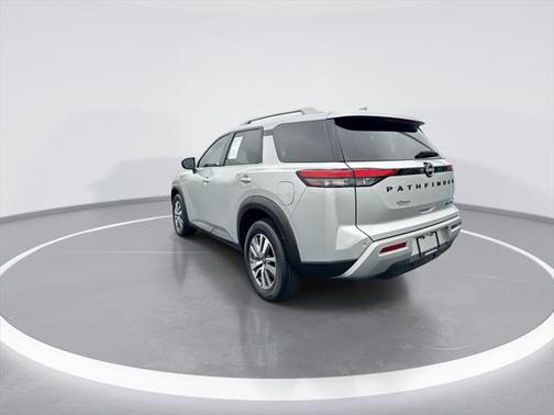 2023 Nissan Pathfinder SL 4WD