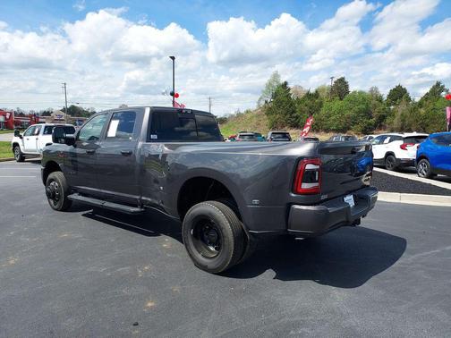 2024 RAM 3500 Laramie Crew Cab 4x4 8' Box
