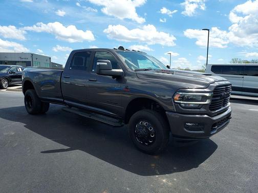 2024 RAM 3500 Laramie Crew Cab 4x4 8' Box