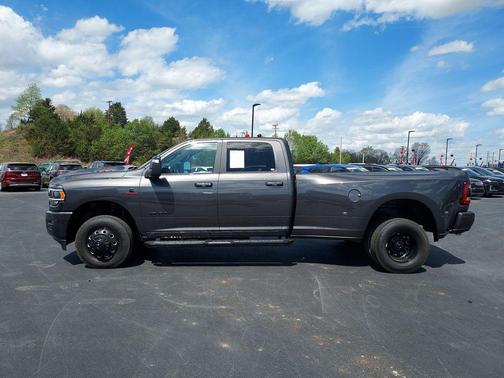 2024 RAM 3500 Laramie Crew Cab 4x4 8' Box