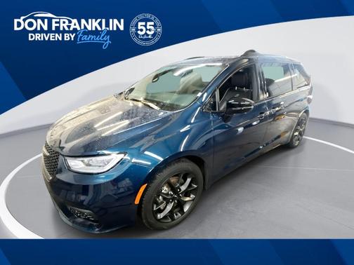 Fathom Blue Pearlcoat 2025 Chrysler Pacifica Limited