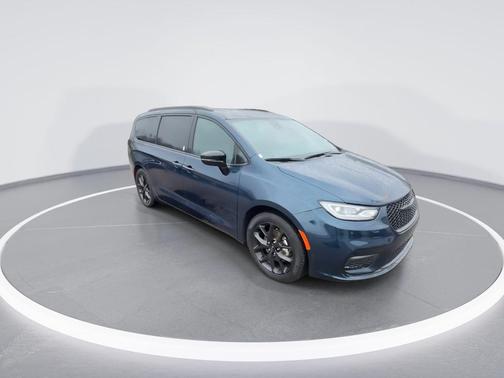 Fathom Blue Pearlcoat 2025 Chrysler Pacifica Limited