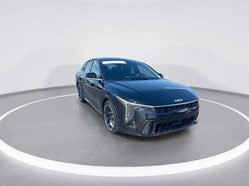 Aurora Black Pearl 2025 Kia K4 GT-Line