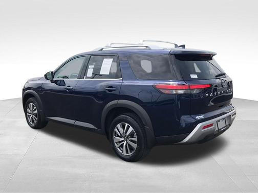 Deep Ocean Blue Pearl 2023 Nissan Pathfinder SL 4WD