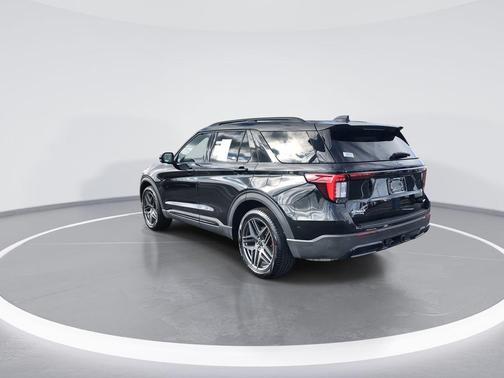 Black Metallic 2025 Ford Explorer ST-Line