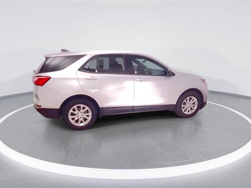 Silver Ice Metallic 2018 Chevrolet Equinox LS