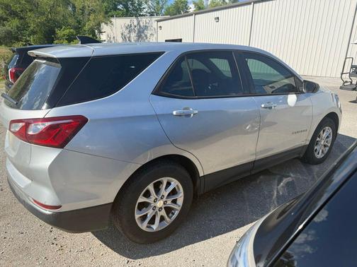 Silver Ice Metallic 2018 Chevrolet Equinox LS