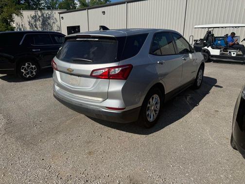 Silver Ice Metallic 2018 Chevrolet Equinox LS