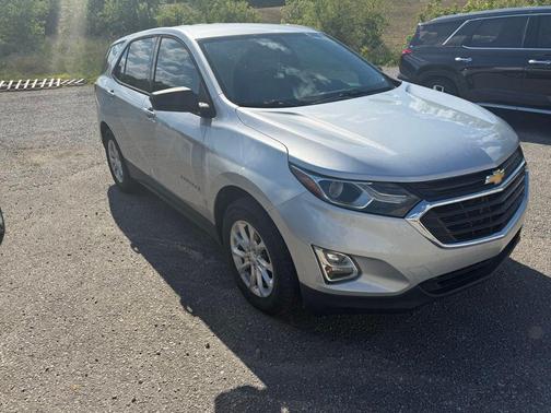 Silver Ice Metallic 2018 Chevrolet Equinox LS