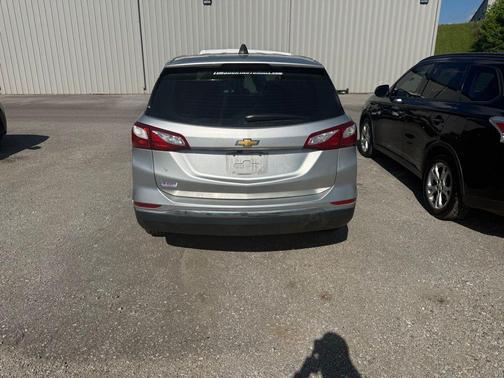 Silver Ice Metallic 2018 Chevrolet Equinox LS