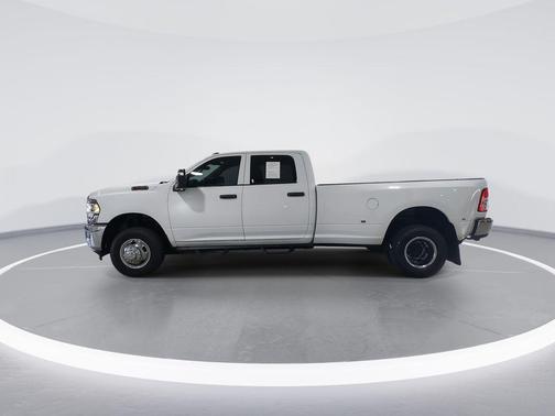 2023 RAM 3500 Tradesman Crew Cab 4x4 8' Box