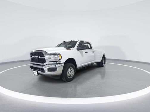2023 RAM 3500 Tradesman Crew Cab 4x4 8' Box