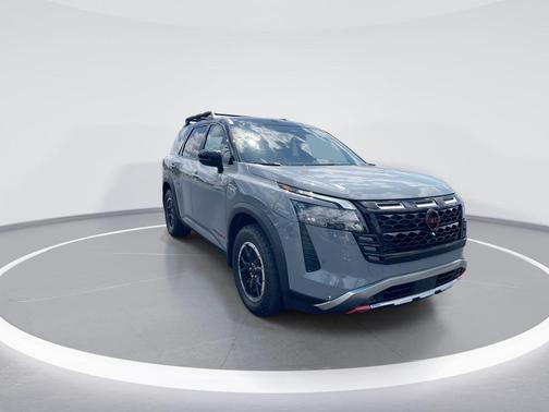 Boulder Gray Pearl/Super Black 2026 Nissan Pathfinder Rock Creek