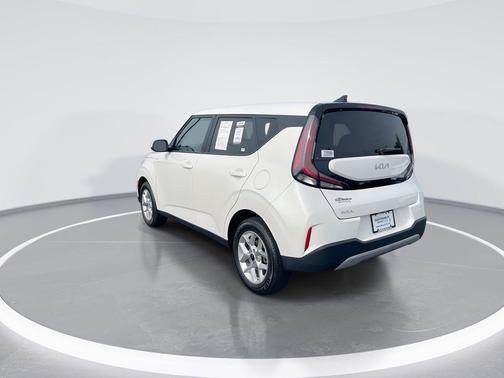 Snow White Pearl 2025 Kia Soul LX