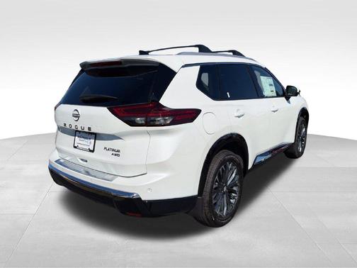 Everest White Pearl Tricoat 2026 Nissan Rogue Platinum