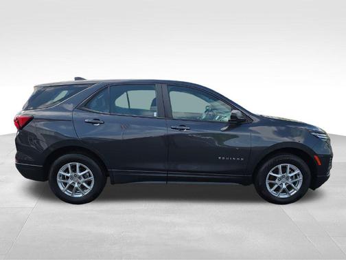 Iron Gray Metallic 2022 Chevrolet Equinox LS