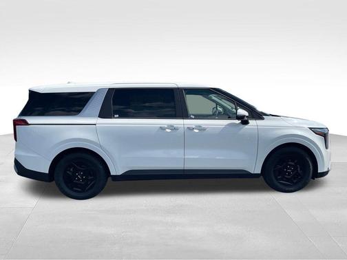Snow White Pearl 2025 Kia Carnival LXS