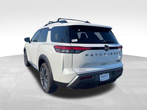 Everest White Pearl Tricoat 2026 Nissan Pathfinder Platinum
