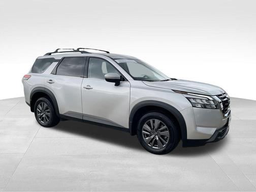 Brilliant Silver Metallic 2024 Nissan Pathfinder SV 4WD