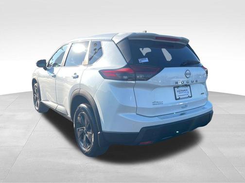 Everest White Pearl Tricoat 2026 Nissan Rogue SV