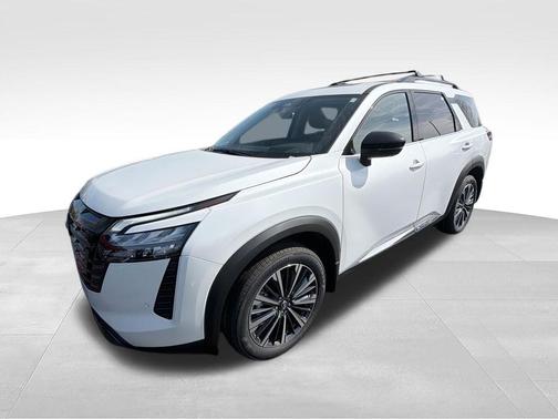 Everest White Pearl Tricoat 2026 Nissan Pathfinder Platinum