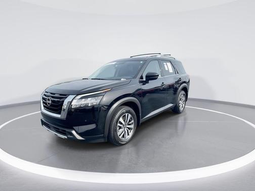 Super Black 2023 Nissan Pathfinder SL 4WD